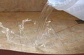 平潭漏水维修 免砸砖防水材料该如何施工